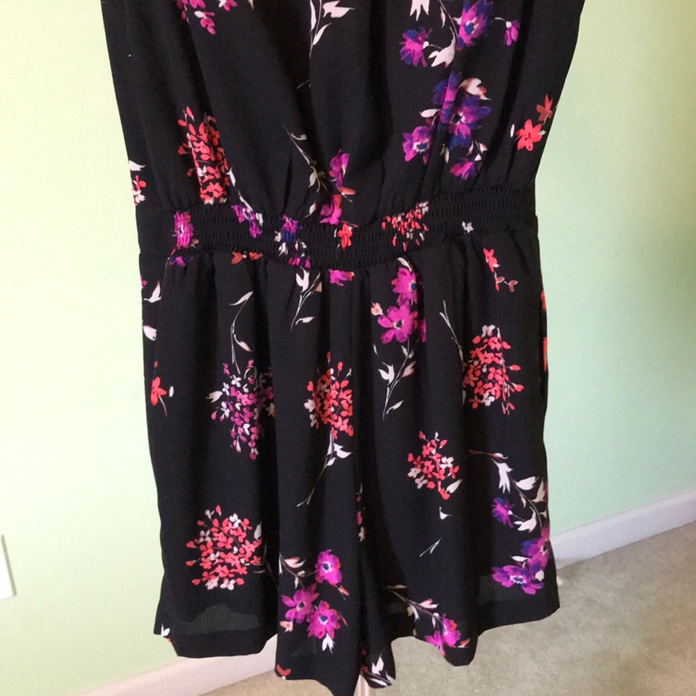 Express Romper- Excellent Condition! - image 4